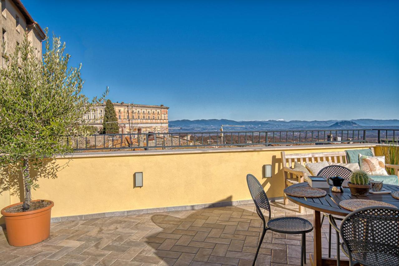 Casa Checca Appartamenti Per Vacanze Caprarola Exterior foto