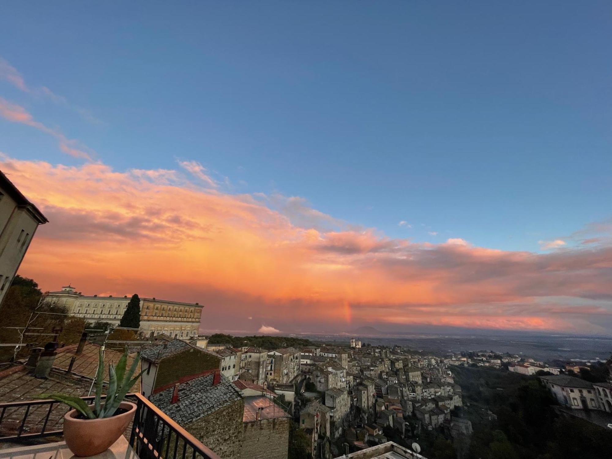 Casa Checca Appartamenti Per Vacanze Caprarola Exterior foto
