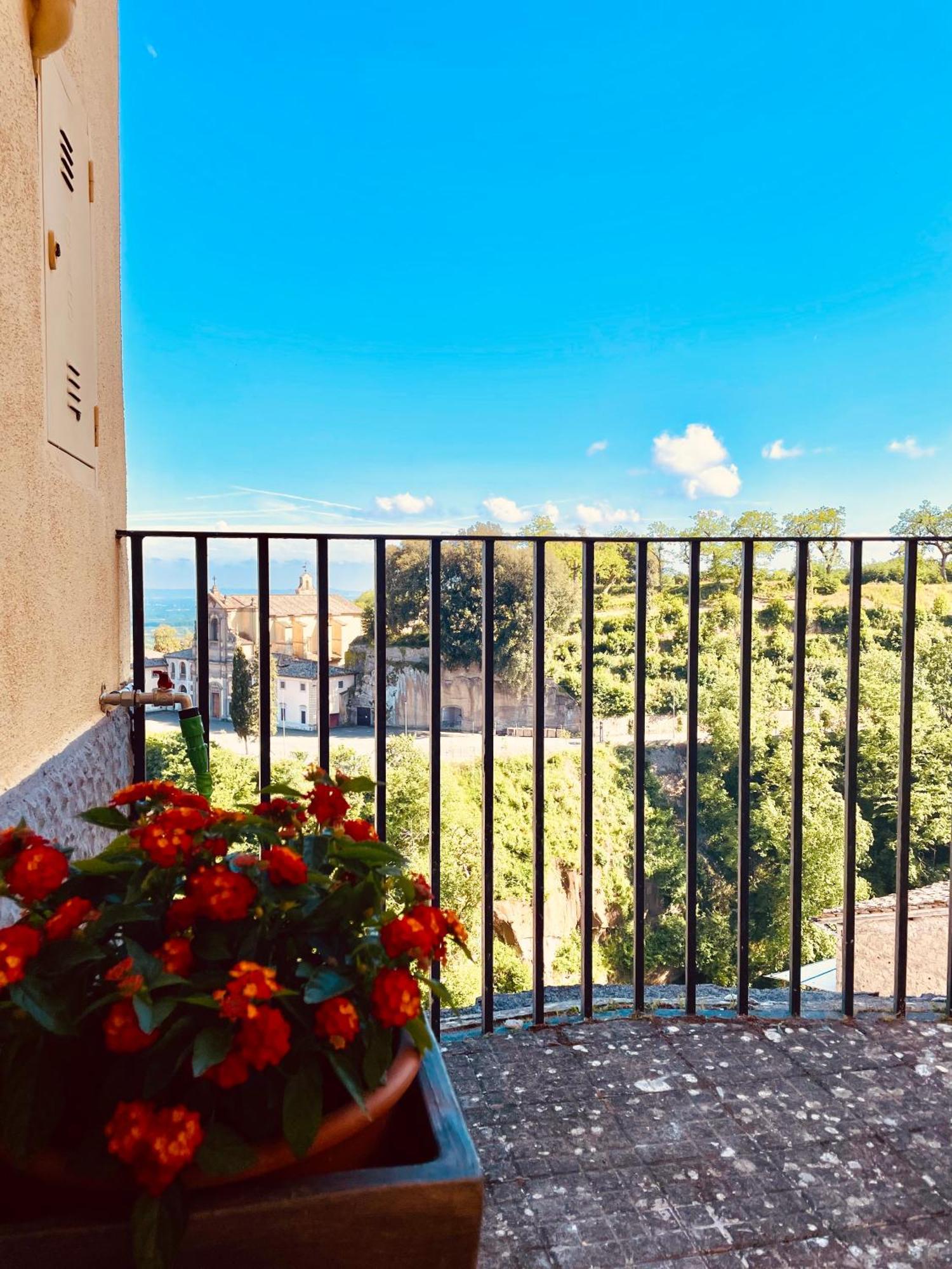 Casa Checca Appartamenti Per Vacanze Caprarola Exterior foto